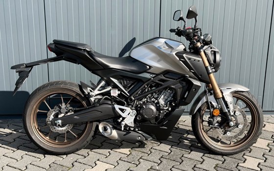 Gebrauchtmotorrad Honda CB125R - Bild 1