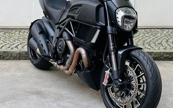 Gebrauchtmotorrad Ducati Diavel 1200 Dark - Bild 2
