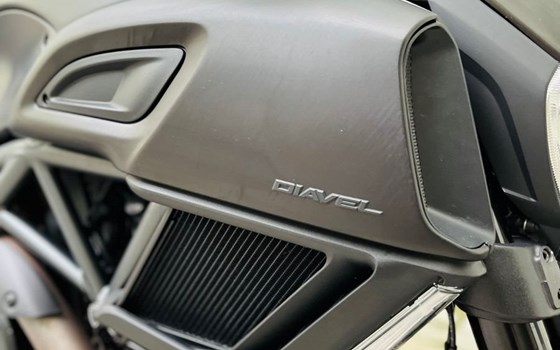 Gebrauchtmotorrad Ducati Diavel 1200 Dark - Bild 4