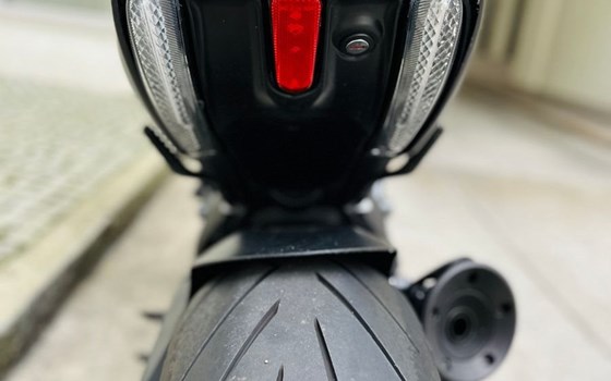 Gebrauchtmotorrad Ducati Diavel 1200 Dark - Bild 6