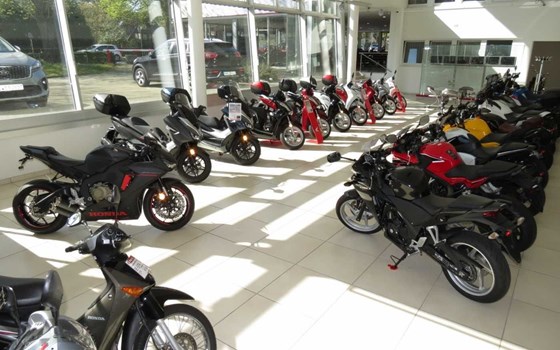 Neufahrzeug Honda CB650R E-Clutch - Bild 12