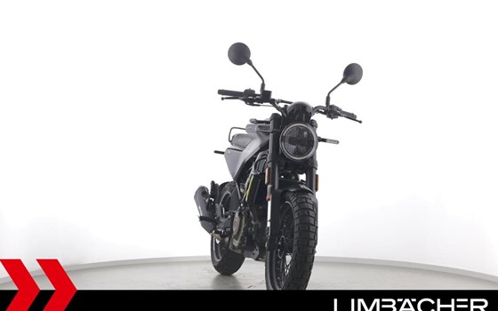 Gebrauchtmotorrad Husqvarna Svartpilen 125 - Bild 11