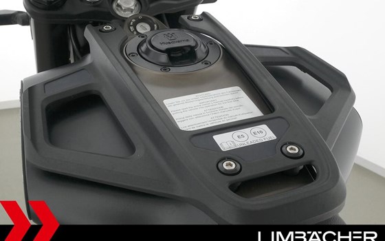 Gebrauchtmotorrad Husqvarna Svartpilen 125 - Bild 18