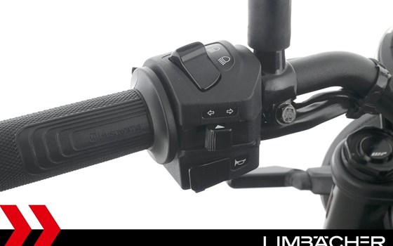 Gebrauchtmotorrad Husqvarna Svartpilen 125 - Bild 19