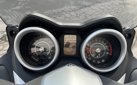 Gebrauchtmotorrad Yamaha XMAX 125 - Bild 7 Gebrauchtmotorrad Yamaha XMAX 125 - Bild 7