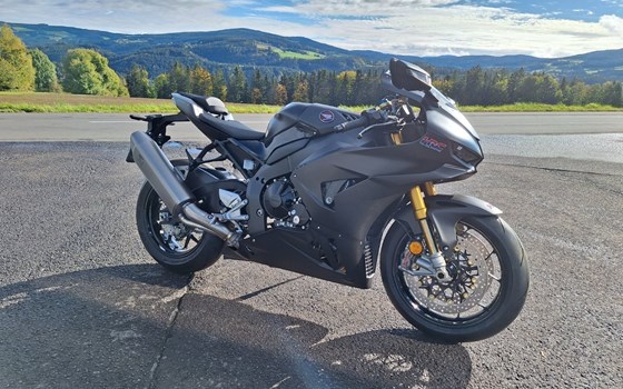 Neufahrzeug Honda CBR1000RR-R Fireblade SP Carbon Edition - Bild 3 Neufahrzeug Honda CBR1000RR-R Fireblade SP Carbon Edition - Bild 3