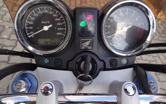 Gebrauchtmotorrad Honda CB 900 F Hornet - Bild 8 Gebrauchtmotorrad Honda CB 900 F Hornet - Bild 8