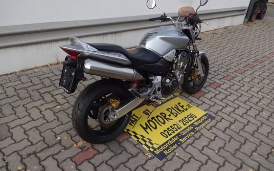 Gebrauchtmotorrad Honda CB 900 F Hornet - Bild 2 Gebrauchtmotorrad Honda CB 900 F Hornet - Bild 2