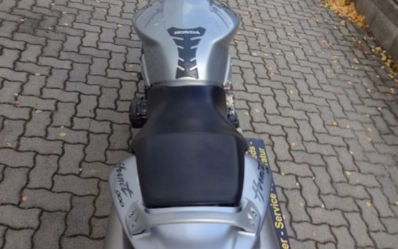 Gebrauchtmotorrad Honda CB 900 F Hornet - Bild 6 Gebrauchtmotorrad Honda CB 900 F Hornet - Bild 6