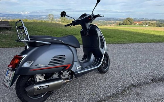 Gebrauchtmotorrad Vespa GTS 300 hpe - Bild 1 Gebrauchtmotorrad Vespa GTS 300 hpe - Bild 1