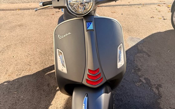 Gebrauchtmotorrad Vespa GTS 300 hpe - Bild 9