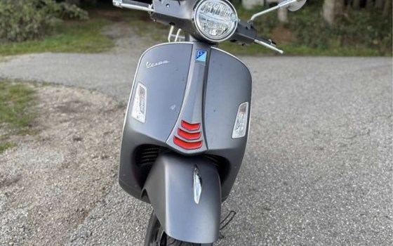 Gebrauchtmotorrad Vespa GTS 300 hpe - Bild 2 Gebrauchtmotorrad Vespa GTS 300 hpe - Bild 2