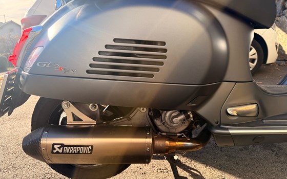 Gebrauchtmotorrad Vespa GTS 300 hpe - Bild 5