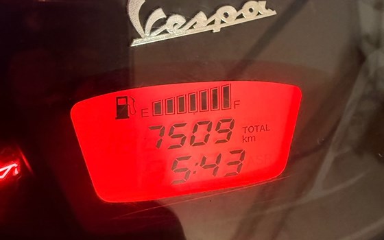 Gebrauchtmotorrad Vespa GTS 300 hpe - Bild 7