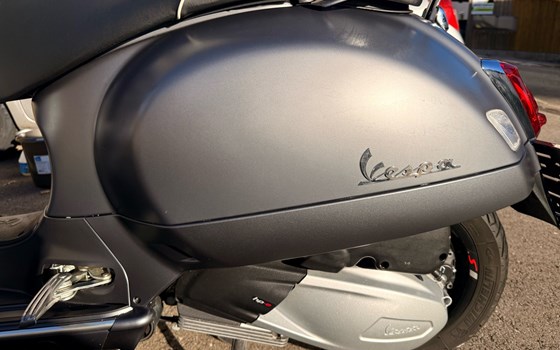 Gebrauchtmotorrad Vespa GTS 300 hpe - Bild 8