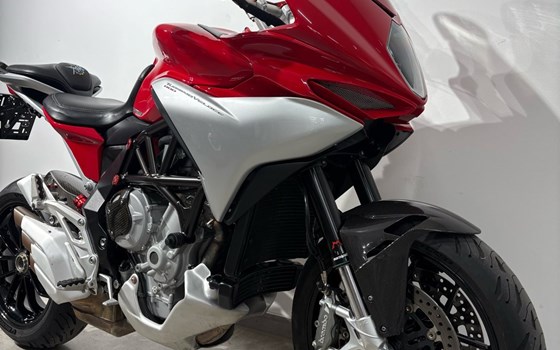 Gebrauchtmotorrad MV Agusta Turismo Veloce 800 - Bild 2 Gebrauchtmotorrad MV Agusta Turismo Veloce 800 - Bild 2