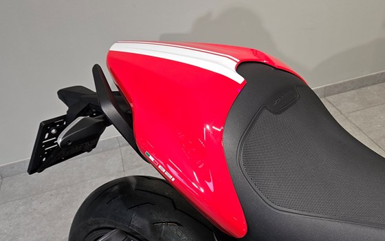 Gebrauchtmotorrad Ducati Monster 821 Stripe - Bild 3 Gebrauchtmotorrad Ducati Monster 821 Stripe - Bild 3