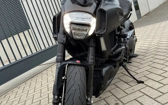 Gebrauchtmotorrad Ducati Diavel 1200 Dark - Bild 2