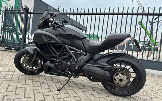 Gebrauchtmotorrad Ducati Diavel 1200 Dark - Bild 3