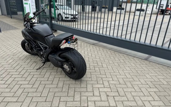 Gebrauchtmotorrad Ducati Diavel 1200 Dark - Bild 4