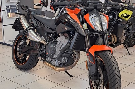 KTM 890 Duke
