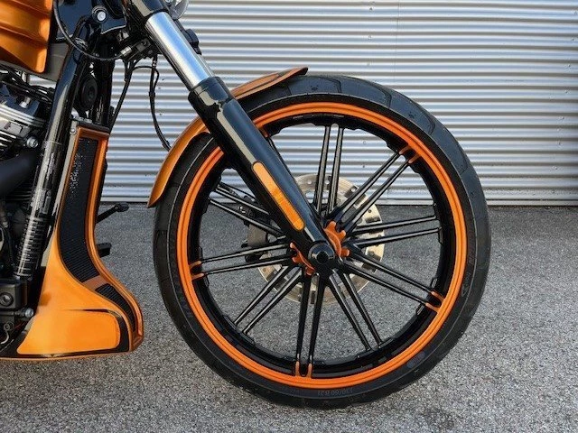 Harley-Davidson Softail Breakout 114 FXBRS (Custom Sonderlackierung) - Bild 4