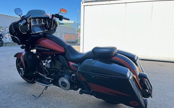 Gebrauchtmotorrad Harley-Davidson CVO Street Glide FLHXSE - Bild 10 Gebrauchtmotorrad Harley-Davidson CVO Street Glide FLHXSE - Bild 10
