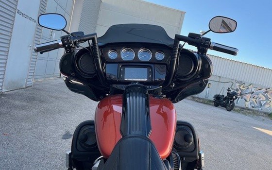 Gebrauchtmotorrad Harley-Davidson CVO Street Glide FLHXSE - Bild 13 Gebrauchtmotorrad Harley-Davidson CVO Street Glide FLHXSE - Bild 13