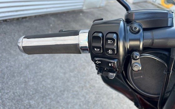 Gebrauchtmotorrad Harley-Davidson CVO Street Glide FLHXSE - Bild 16 Gebrauchtmotorrad Harley-Davidson CVO Street Glide FLHXSE - Bild 16