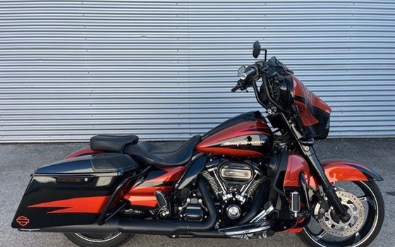 Gebrauchtmotorrad Harley-Davidson CVO Street Glide FLHXSE - Bild 2 Gebrauchtmotorrad Harley-Davidson CVO Street Glide FLHXSE - Bild 2