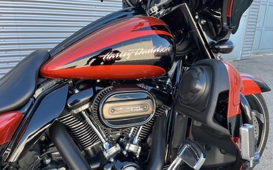 Gebrauchtmotorrad Harley-Davidson CVO Street Glide FLHXSE - Bild 3 Gebrauchtmotorrad Harley-Davidson CVO Street Glide FLHXSE - Bild 3