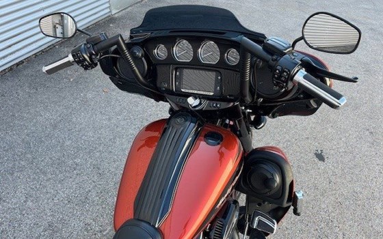 Gebrauchtmotorrad Harley-Davidson CVO Street Glide FLHXSE - Bild 5 Gebrauchtmotorrad Harley-Davidson CVO Street Glide FLHXSE - Bild 5