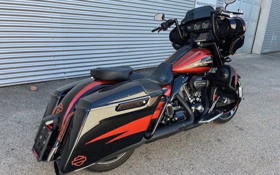 Gebrauchtmotorrad Harley-Davidson CVO Street Glide FLHXSE - Bild 7 Gebrauchtmotorrad Harley-Davidson CVO Street Glide FLHXSE - Bild 7