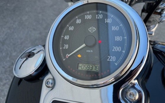Gebrauchtmotorrad Harley-Davidson Dyna Super Glide Custom FXDC - Bild 13 Gebrauchtmotorrad Harley-Davidson Dyna Super Glide Custom FXDC - Bild 13