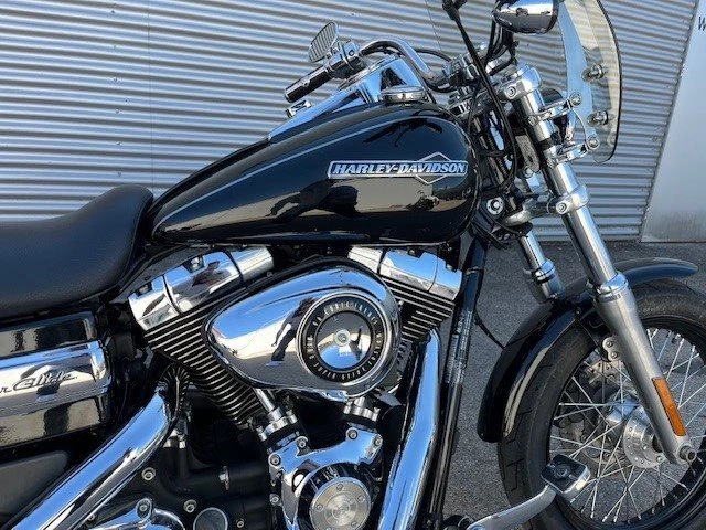 Harley-Davidson Dyna Super Glide Custom FXDC (Vivid Black) - Bild 3