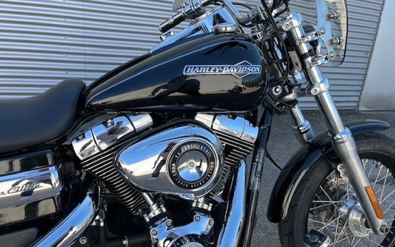 Gebrauchtmotorrad Harley-Davidson Dyna Super Glide Custom FXDC - Bild 3 Gebrauchtmotorrad Harley-Davidson Dyna Super Glide Custom FXDC - Bild 3