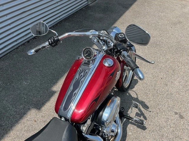 Harley-Davidson Softtail Rocker C FXCWC (Crimson Red Sunglo) - Bild 5