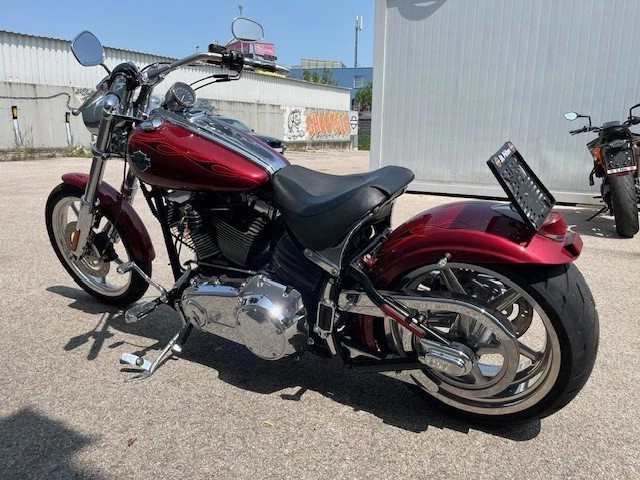 Harley-Davidson Softtail Rocker C FXCWC (Crimson Red Sunglo) - Bild 9