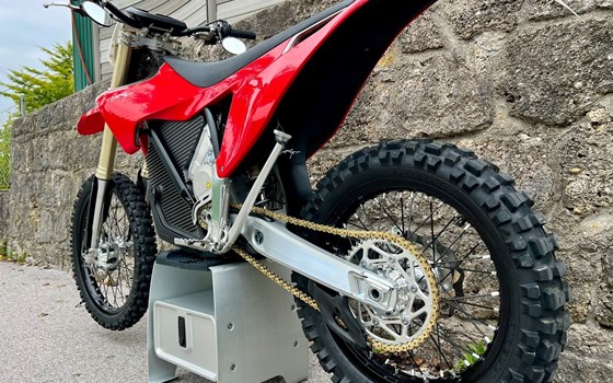 Gebrauchtmotorrad Stark Future Varg EX - Bild 3 Gebrauchtmotorrad Stark Future Varg EX - Bild 3