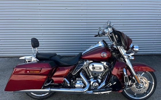 Gebrauchtmotorrad Harley-Davidson CVO Road King FLHRSE - Bild 2