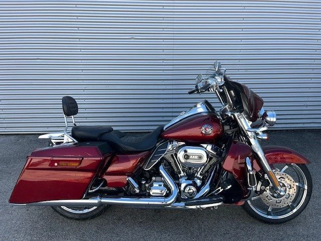 Harley-Davidson CVO Road King FLHRSE (Burgundy Blaze) - Bild 2