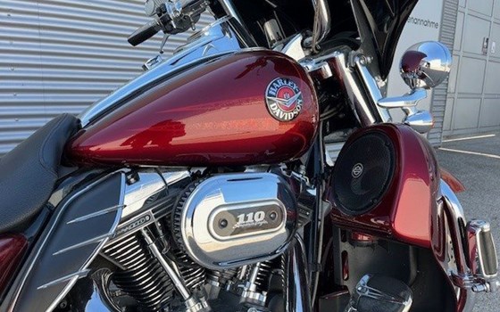 Gebrauchtmotorrad Harley-Davidson CVO Road King FLHRSE - Bild 3