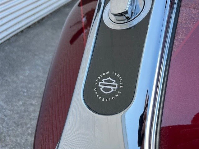 Harley-Davidson CVO Road King FLHRSE (Burgundy Blaze) - Bild 7