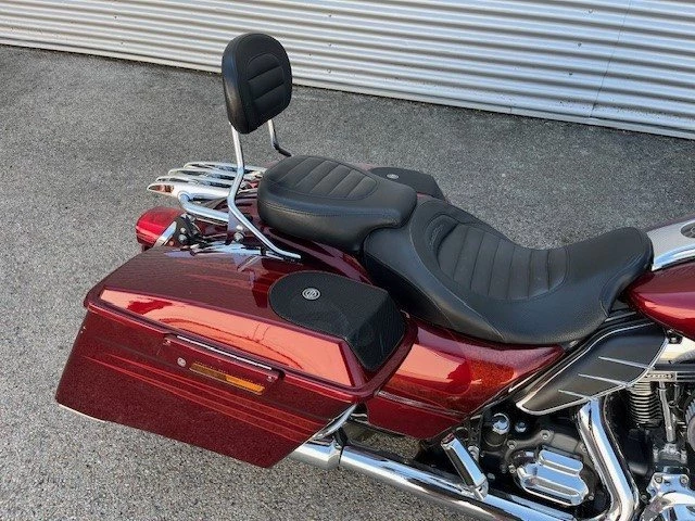 Harley-Davidson CVO Road King FLHRSE (Burgundy Blaze) - Bild 8