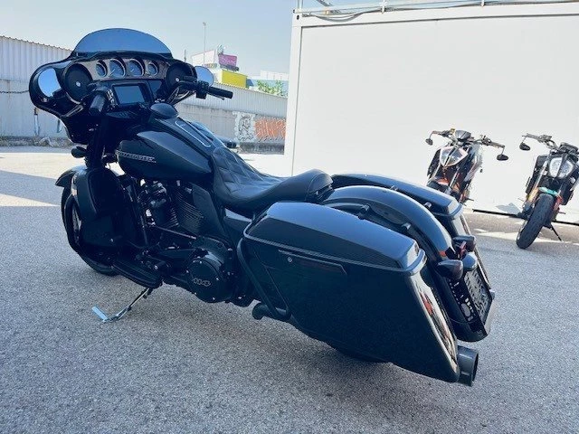Harley-Davidson Touring Street Glide Special FLHXS (Vivid Black) - Bild 10