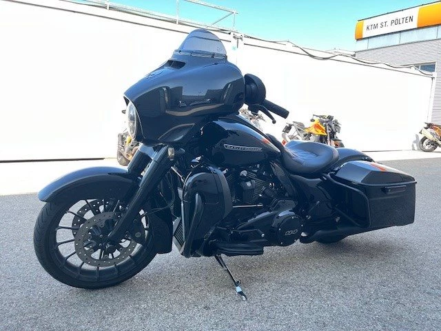 Harley-Davidson Touring Street Glide Special FLHXS (Vivid Black) - Bild 11