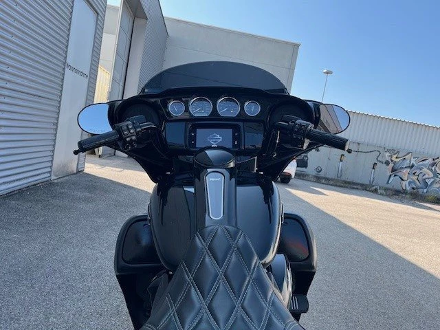 Harley-Davidson Touring Street Glide Special FLHXS (Vivid Black) - Bild 14