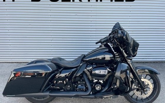 Gebrauchtmotorrad Harley-Davidson Touring Street Glide Special FLHXS - Bild 1 Gebrauchtmotorrad Harley-Davidson Touring Street Glide Special FLHXS - Bild 1