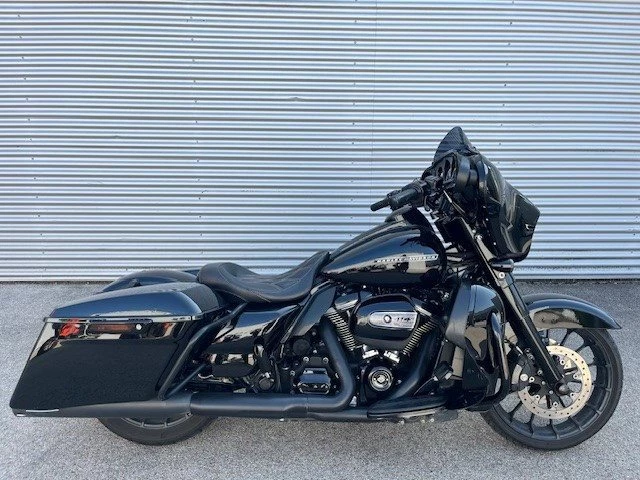 Harley-Davidson Touring Street Glide Special FLHXS (Vivid Black) - Bild 2