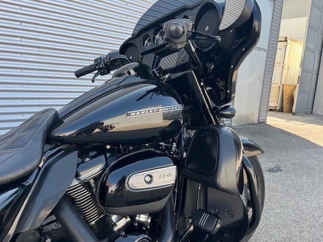 Harley-Davidson Touring Street Glide Special FLHXS (Vivid Black) - Bild 3